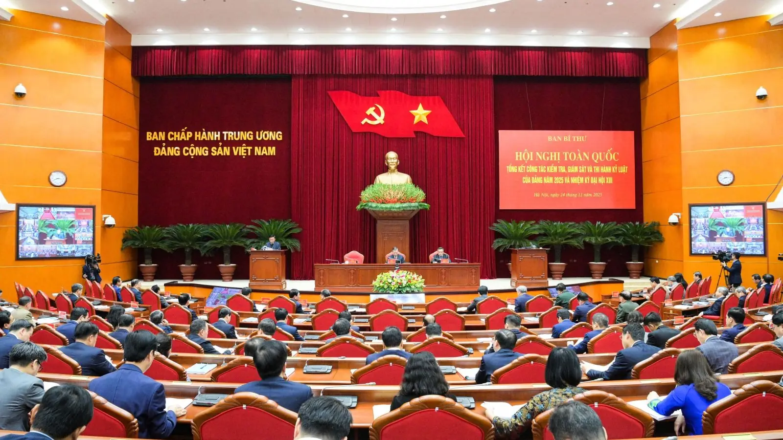 Xây dựng cán bộ kiểm tra bản lĩnh, liêm chính, chuyên nghiệp